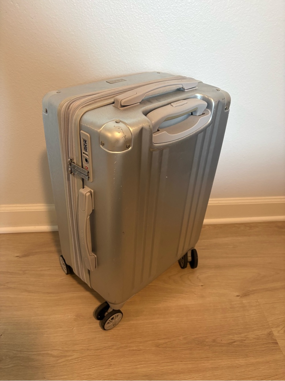 Calpak Carry-On silver suitcase - Picture 7 of 12